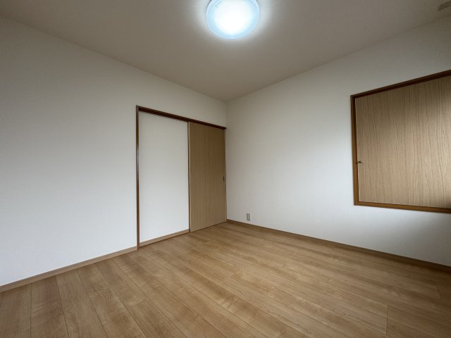 吾川郡いの町の洋室|2階階段あがってすぐの4.5帖洋室