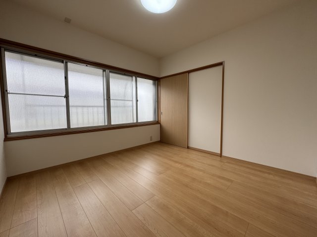 吾川郡いの町の洋室|2階奥の4.5帖洋室。