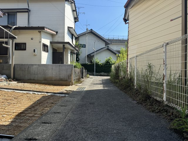 吾川郡いの町の前面道路含む現地写真|北西側から南東向きを撮影。本物件は左側です。