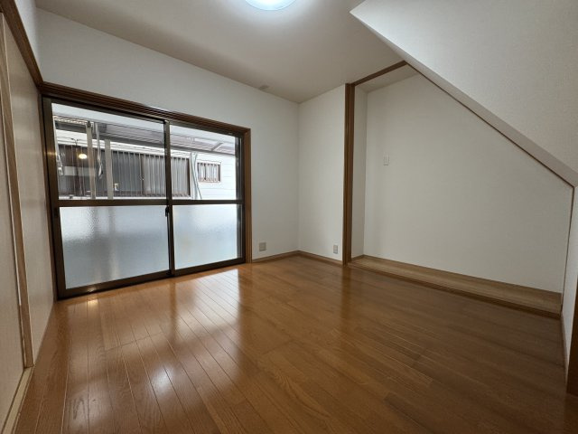 吾川郡いの町の洋室|玄関入ってすぐ右手の4.5帖洋室