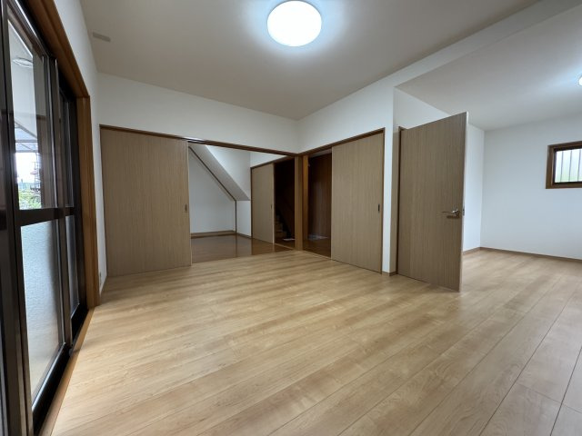 吾川郡いの町の洋室|1階6.5帖洋室。扉などを開けるとこのような感じです。