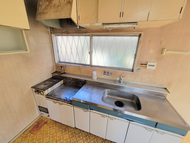 生駒市萩原町中古戸建のキッチン
