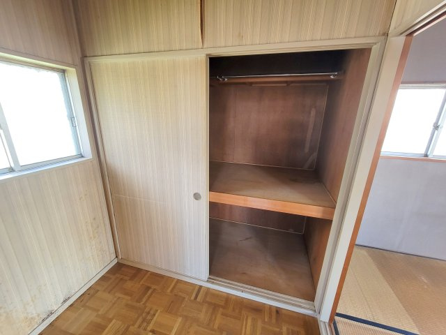 生駒市萩原町中古戸建の収納