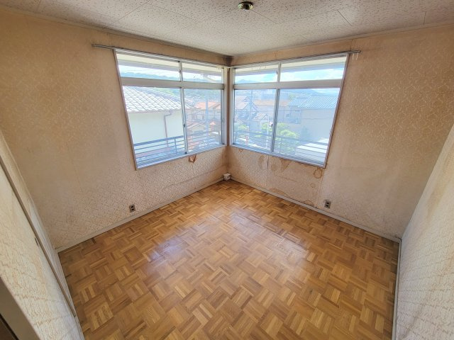 生駒市萩原町中古戸建の洋室