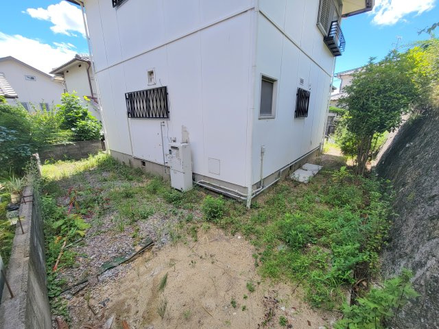 生駒市萩原町中古戸建の庭