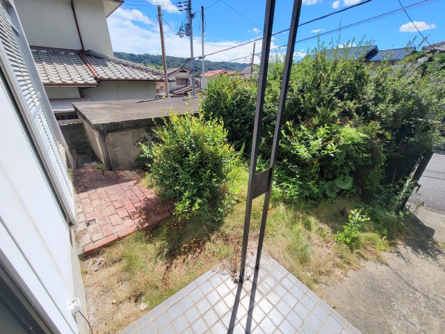 生駒市萩原町中古戸建の庭