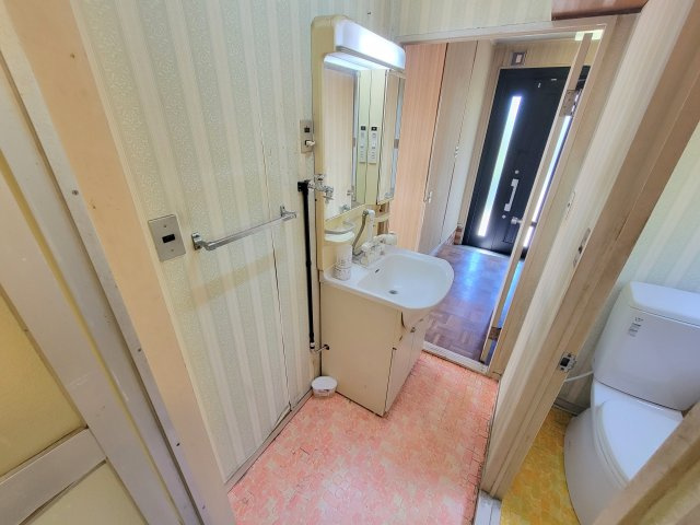 生駒市萩原町中古戸建の脱衣所