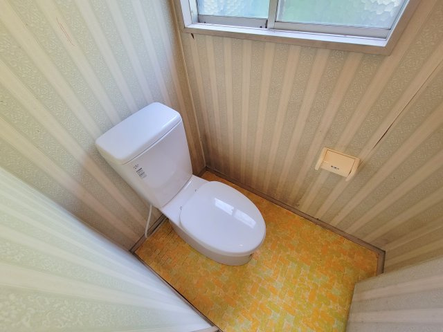 生駒市萩原町中古戸建のトイレ