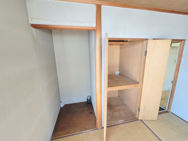 生駒市萩原町中古戸建の収納