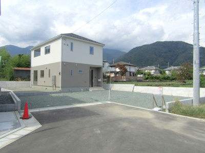 【駐車場】 | クレイドルガーデン南アルプス市有野第2　2号棟 | 駐車場の用意があります