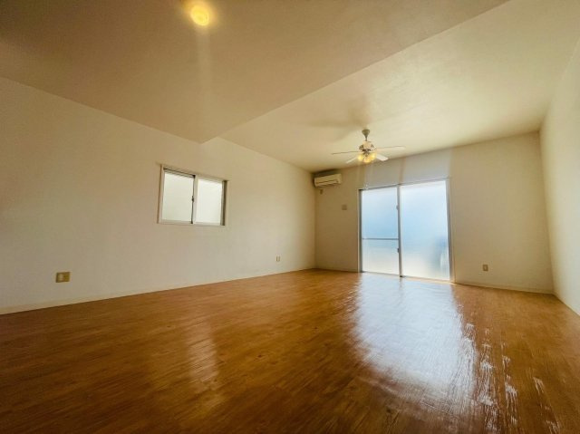 PROUDIA TOWN KONBUⅡ　A号棟の居間・リビング