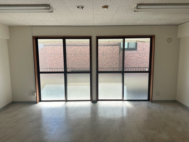 鳴神ビルの内装