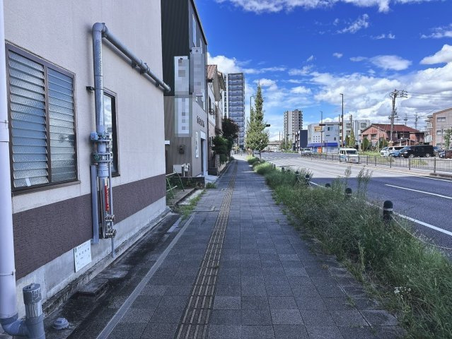 鳴神ビルの周辺