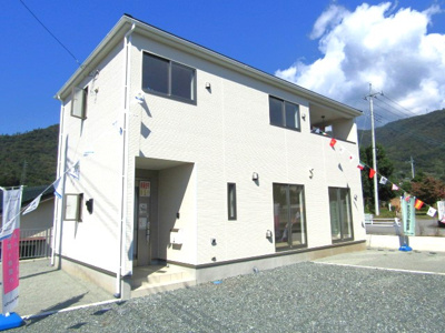 【外観】 | クレイドルガーデン甲府市古府中町第2　1号棟 | 建物外観を気になさる方へ、見た目の良い物件です