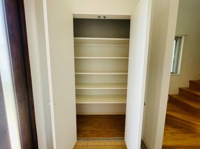 PROUDIA TOWN KONBUⅡ　B号棟の収納|玄関収納