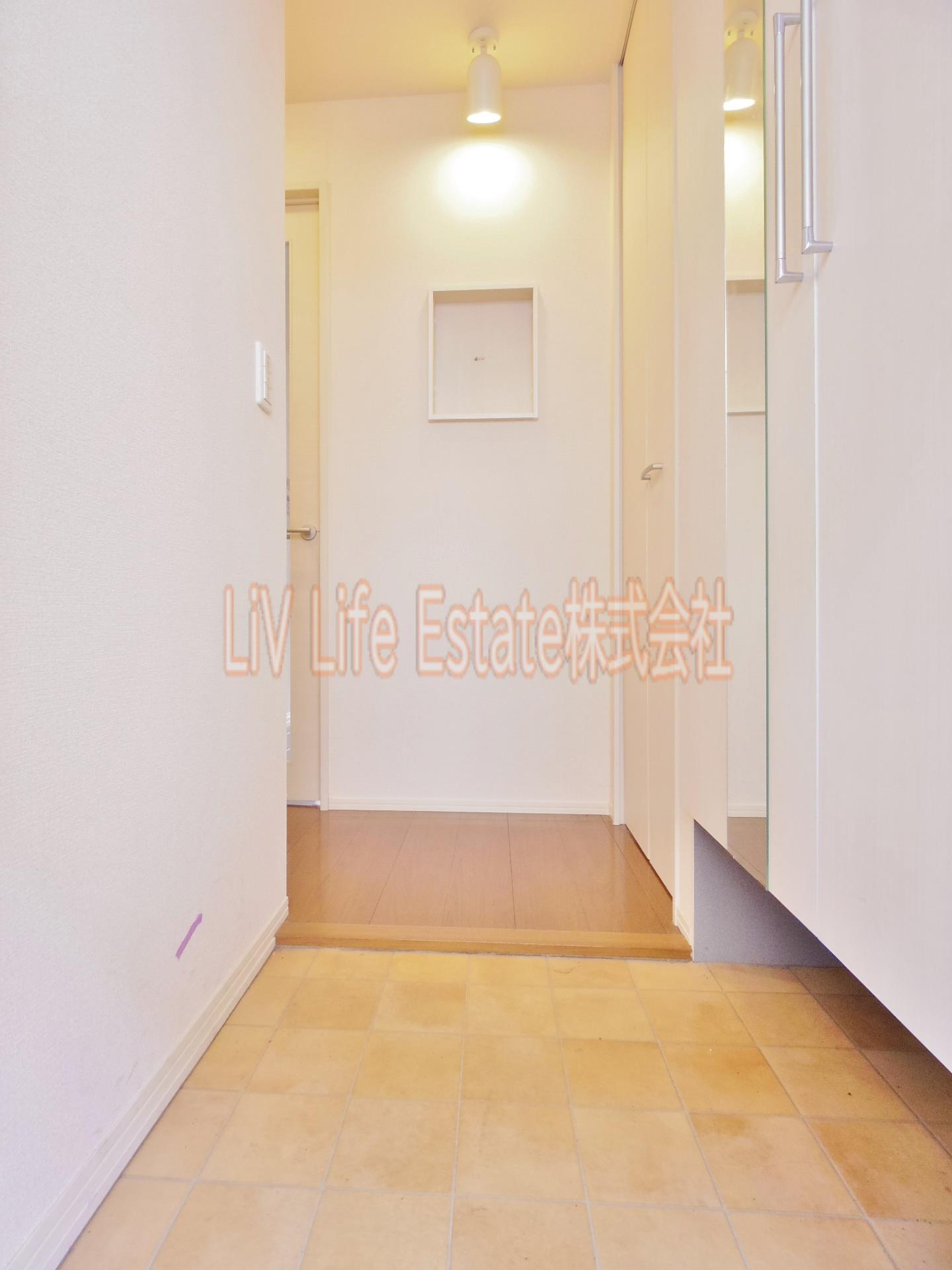 ティルタ サリの玄関