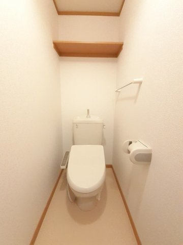 キャプリコートＣのトイレ|落ち着いたトイレです