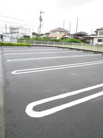 メゾンオーシャンＡの駐車場|駐車場に車を止められます