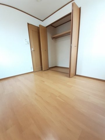 ラヴィアン・ローズの寝室|クローゼット付の寝室です☆