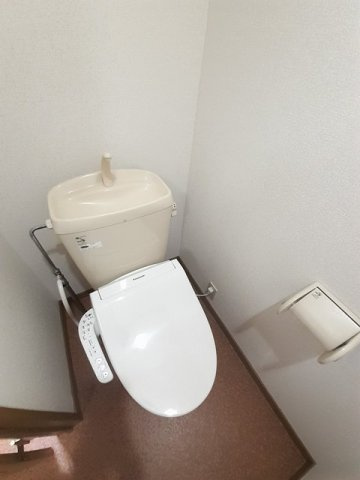 ラヴィアン・ローズのトイレ|嬉しい温水洗浄便座付き♪