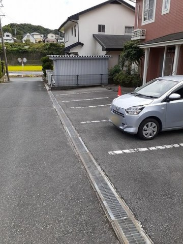 ラヴィアン・ローズの駐車場|駐車スペースもあります☆