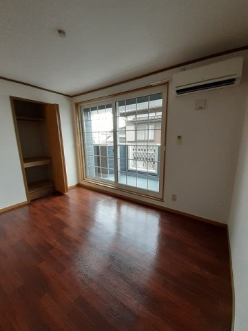 ニュークレストール舞の居間・リビング|明るい室内です☆