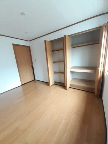 ニュークレストール舞の寝室|クローゼット付の寝室です☆