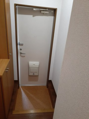 プリムローズ壱番館の玄関|シューズボックス付きの玄関です★