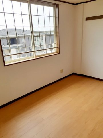 プリムローズ壱番館の寝室|クローゼット付の寝室です☆