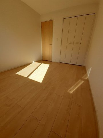 エクセル弐番館の寝室|クローゼット付の寝室です☆