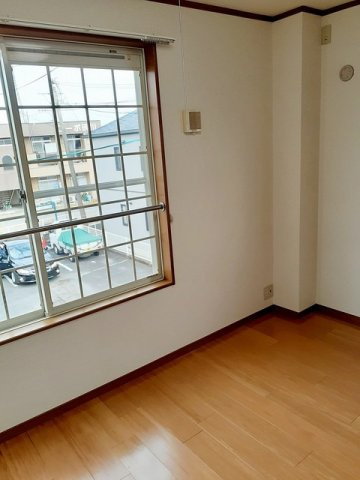 ローレルツインＢの寝室|風通しも良い寝室です☆