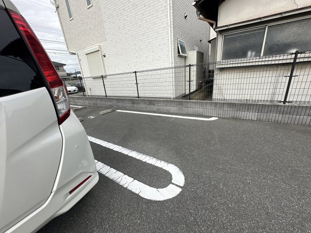 ポーシェガーデン６の駐車場