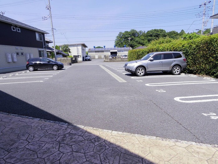 ヴィラージュ学園Bの駐車場