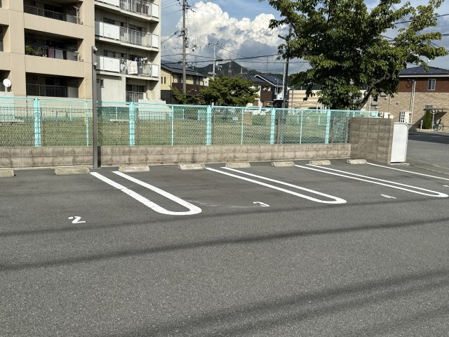 カーサ　カリーノの駐車場
