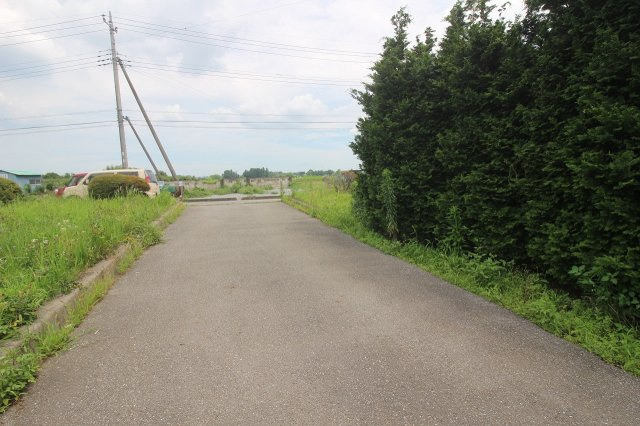 壬生町安塚の前面道路含む現地写真|北側道路（2022年7月撮影）