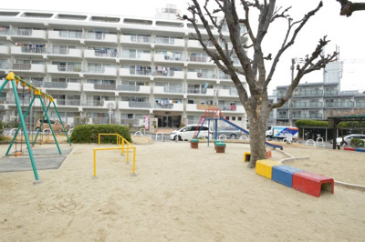 【周辺】 | ローズコーポ千里C棟 | 現在ご返済中のカーローン・カードローン・教育ローンなどを住宅ローンに一本化したり、家具家電購入費用・引越し費用を住宅ローンと組み合わせるなど、お客さまにメリットの多い住宅ローンのご提案が可能です。