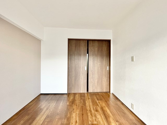 【洋室】 | ローズコーポ千里C棟 | サイトに掲載されていない箇所の写真、撮影してお届けさせて頂きます！気になる物件で、見たい部分の画像が無い場合は、弊社スタッフまでご連絡下さいませ。お客様の気になる箇所を、カメラにて撮影して参ります！