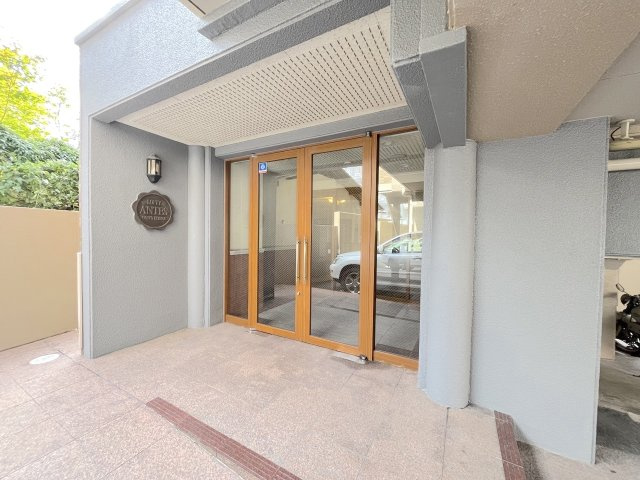 ロフティアンテス五条駅前のエントランス