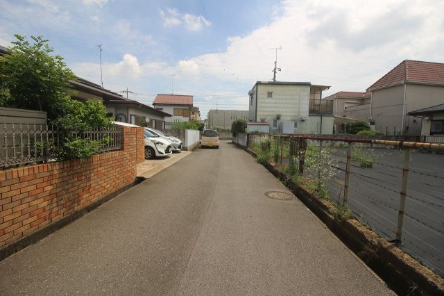 壬生町幸町1丁目の前面道路含む現地写真|北側道路（2022年7月撮影）