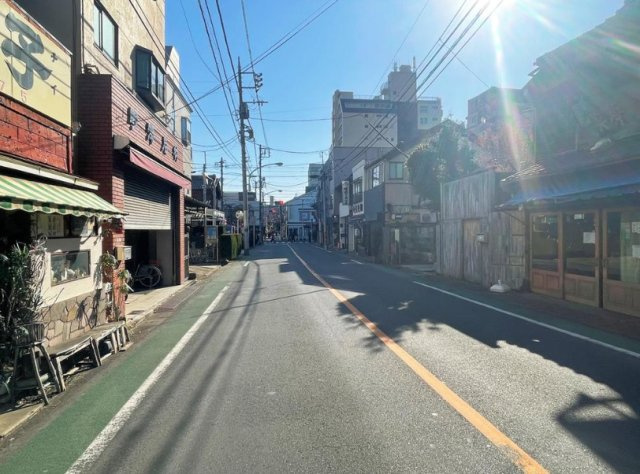 台東区谷中６丁目の新築戸建の前面道路含む現地写真