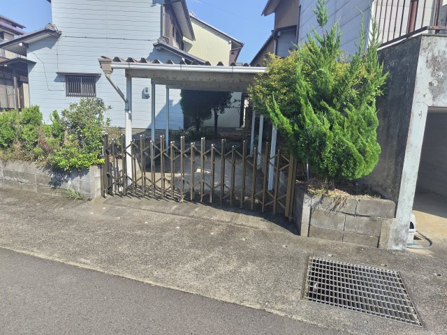 ６３７８８　岐阜市若福町中古戸建ての駐車場