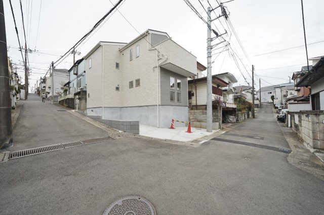 【横浜市旭区今宿2丁目67-20新築戸建て】★仲介手数料無料★（東希望が丘小学校・希望が丘中学校）の前面道路含む現地写真