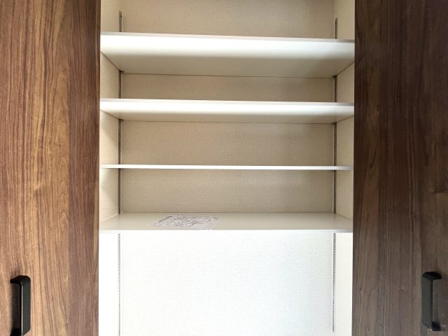 マ・メゾン　廿日市市宮園上５丁目　№100の収納|玄関前収納