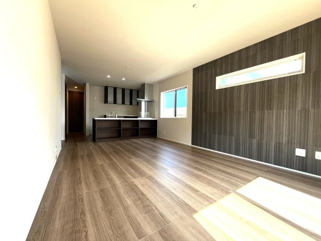 マ・メゾン　廿日市市宮園上５丁目　№100の居間・リビング|広々18.5ＬＤＫ