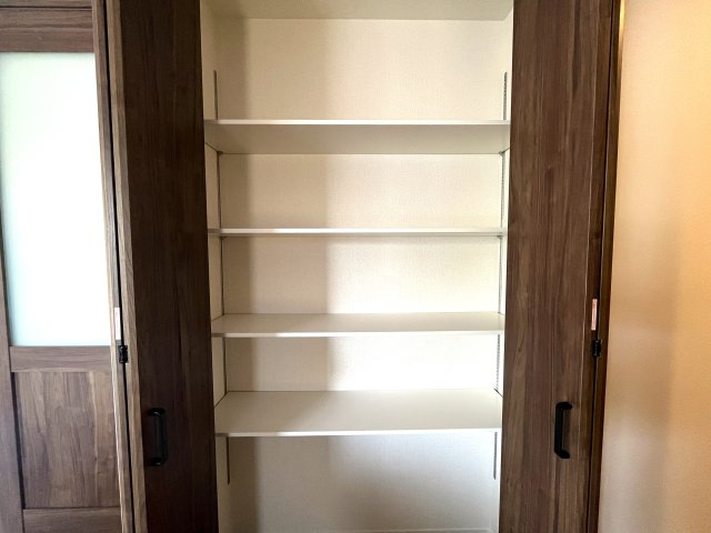 マ・メゾン　廿日市市宮園上５丁目　№100の収納|パントリー