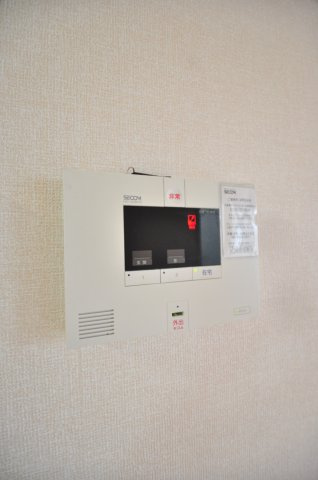 大阪市城東区成育４丁目のアパートのエントランス
