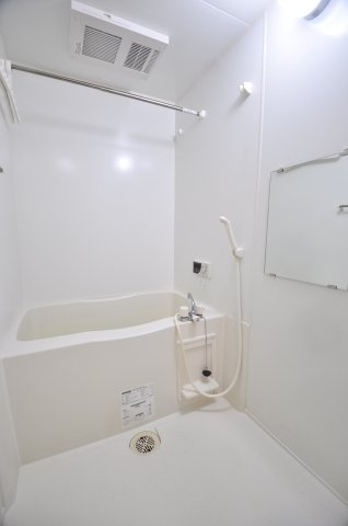 大阪市城東区成育４丁目のアパートの浴室