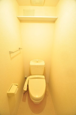 大阪市城東区成育４丁目のアパートのトイレ