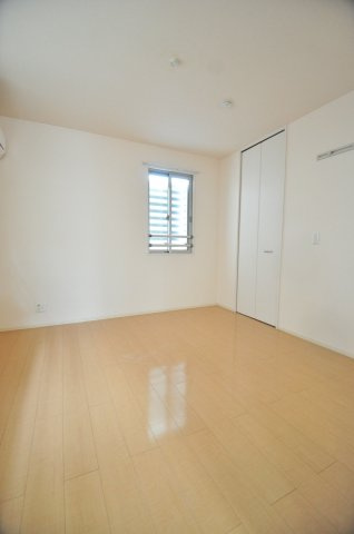 大阪市城東区成育４丁目のアパートの居間・リビング