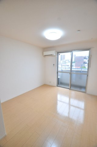 大阪市城東区成育４丁目のアパートの寝室